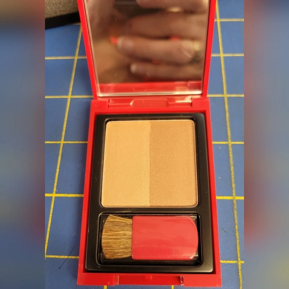 Elizabeth Arden Gold and Red Bronzing Powder Duo 3.6g New